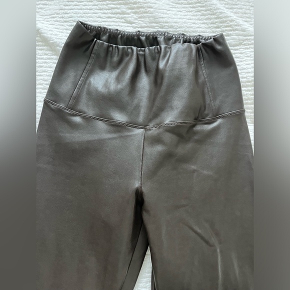 Aritzia Wilfred Daria pant, rich mocha brown faux leather size XS NWT - Picture 5 of 8